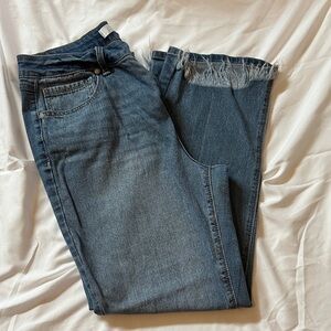1822 Frayed Hem Blue Jeans